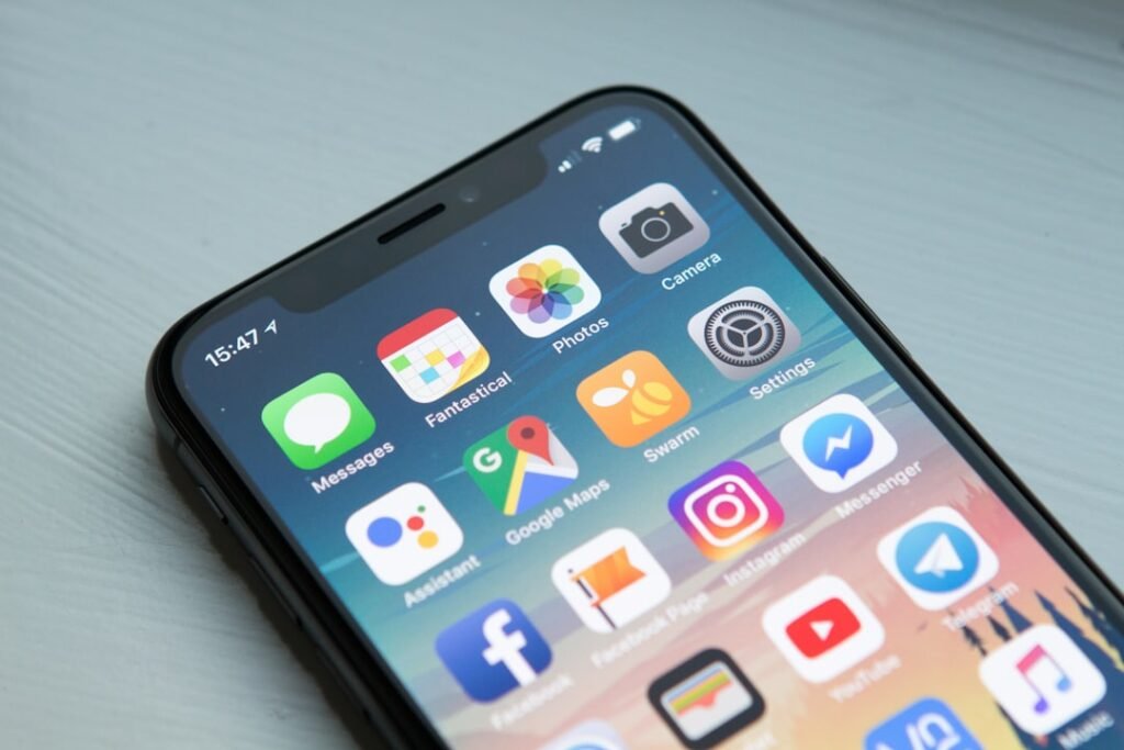 Smartphone screen for freezing and app crash troubleshooting